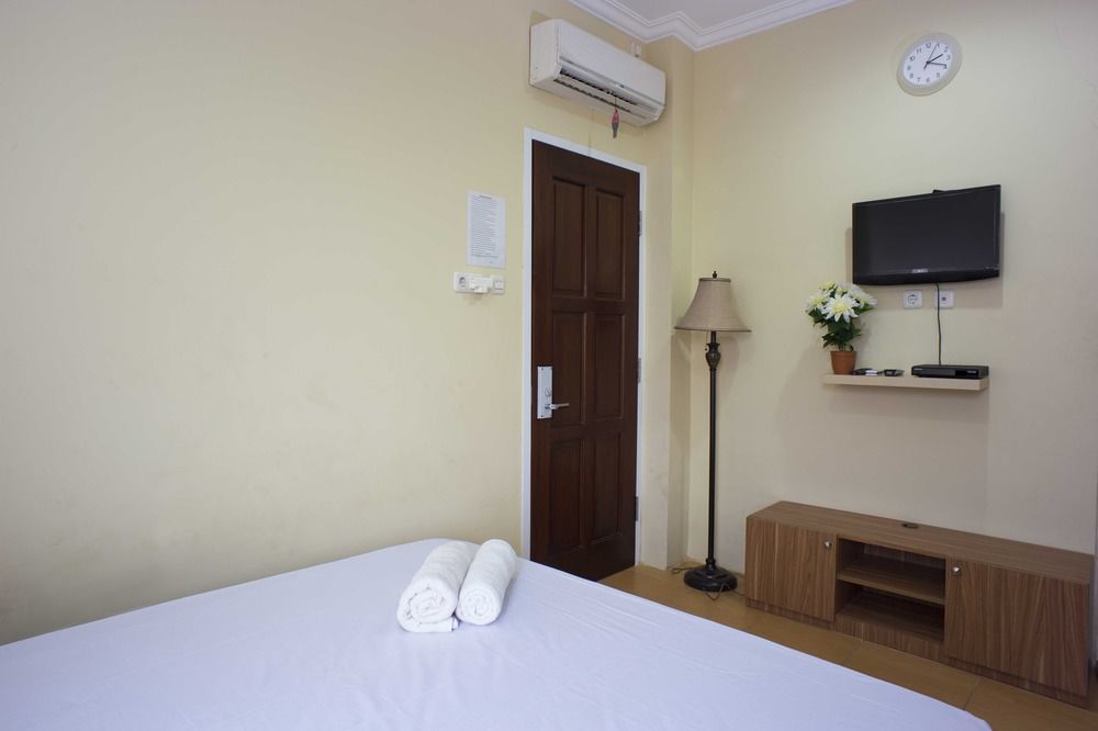 Reddoorz @ Kwitang Hotel Джакарта Екстериор снимка