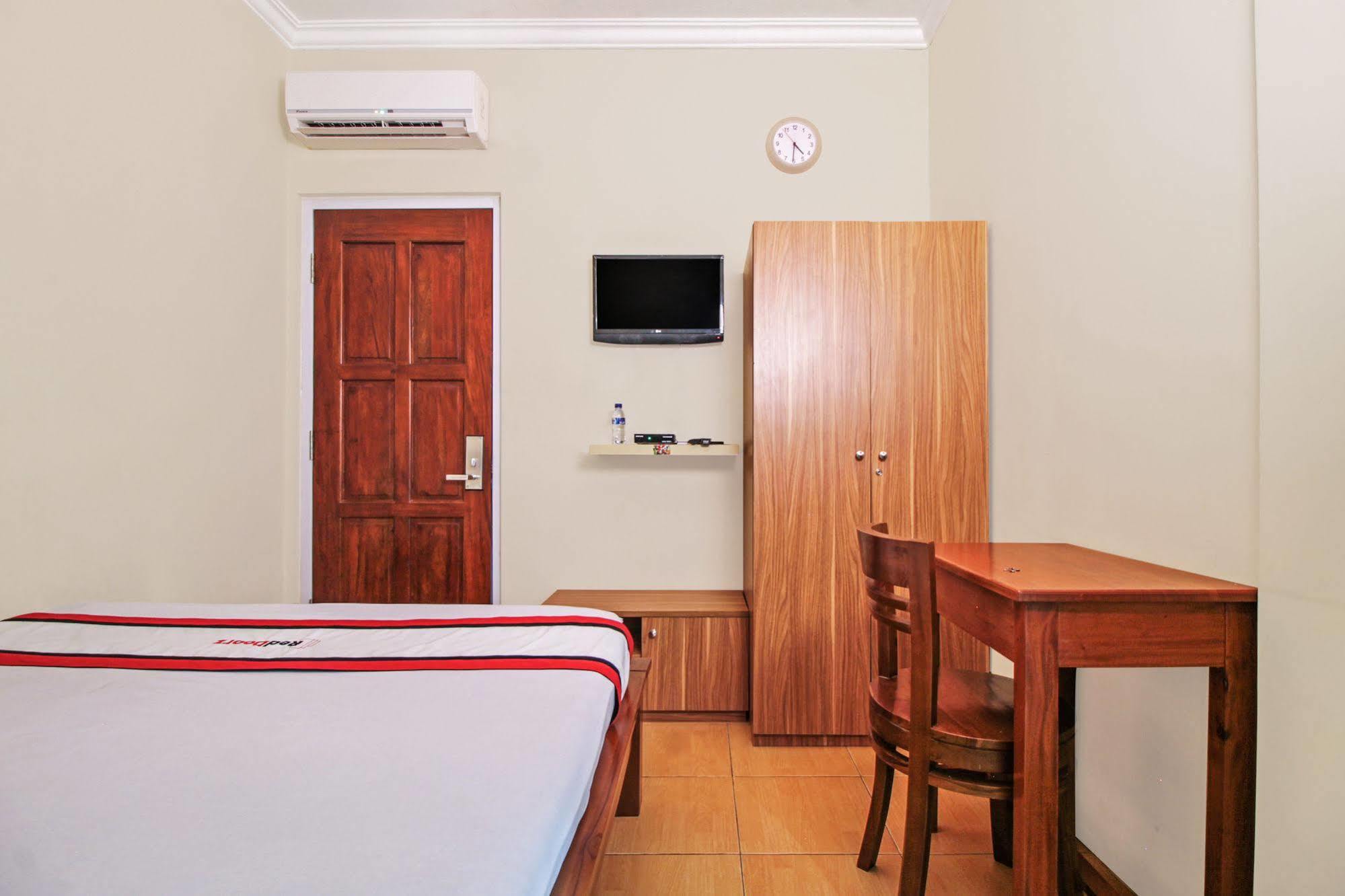 Reddoorz @ Kwitang Hotel Джакарта Екстериор снимка
