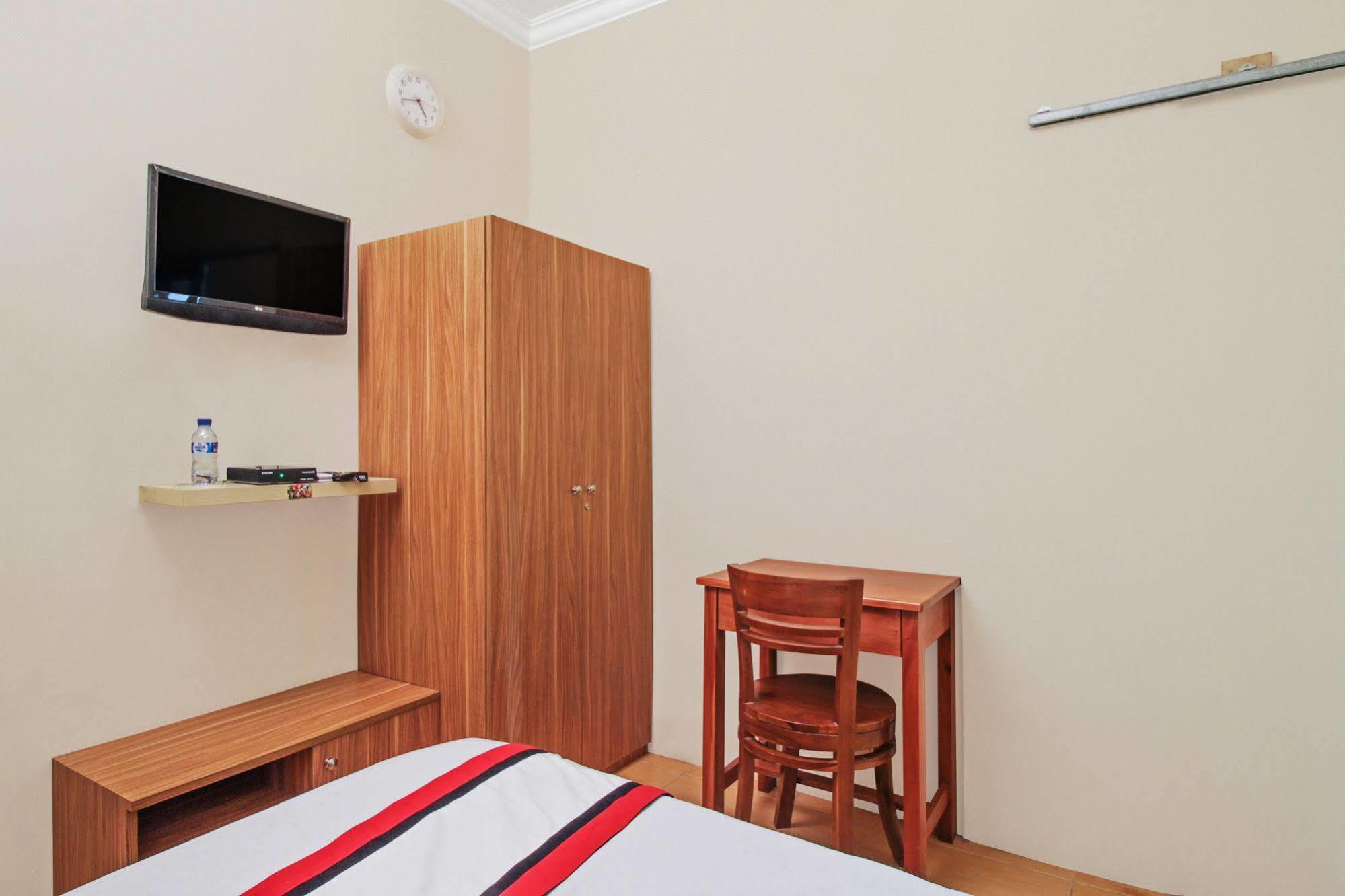 Reddoorz @ Kwitang Hotel Джакарта Екстериор снимка