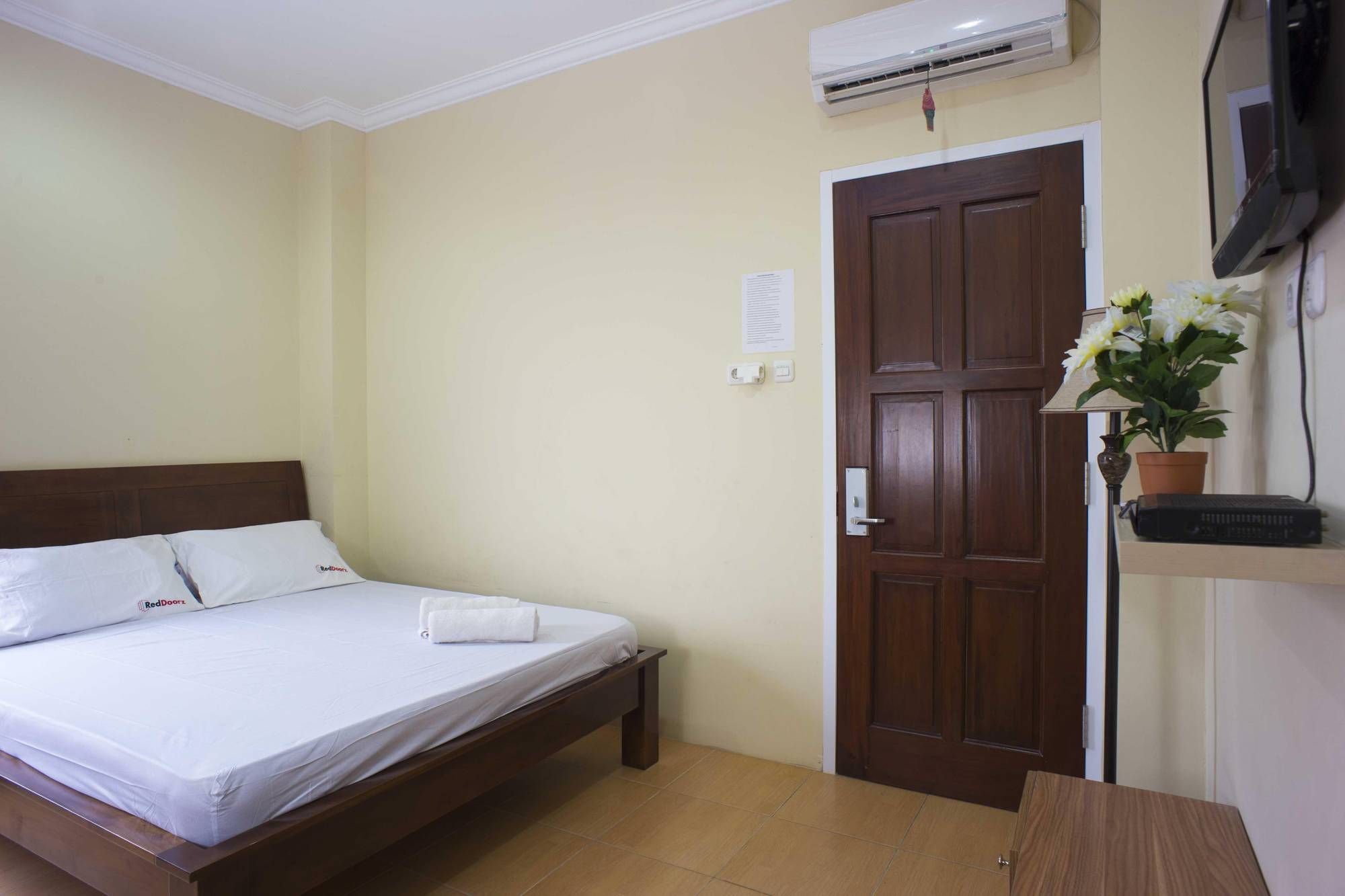 Reddoorz @ Kwitang Hotel Джакарта Екстериор снимка