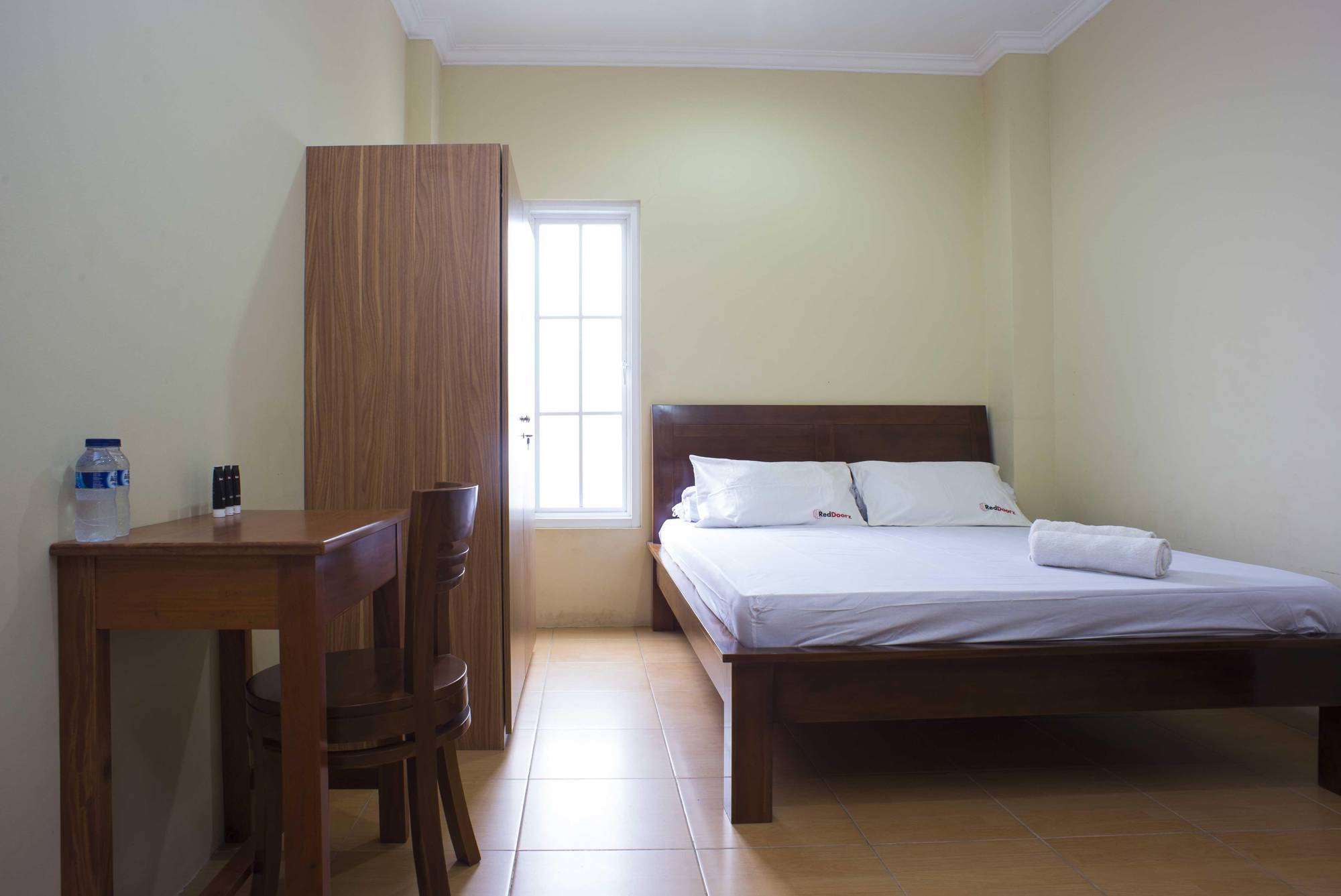 Reddoorz @ Kwitang Hotel Джакарта Екстериор снимка